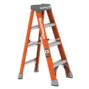 BuildMan 4' Fiberglass step ladder 300 lbs capacity CSA class 1A